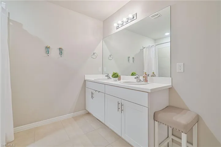 8908  Cascade Price  CIR, North Fort Myers, FL 33917