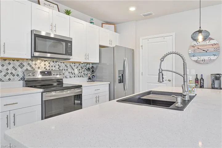 8908  Cascade Price  CIR, North Fort Myers, FL 33917