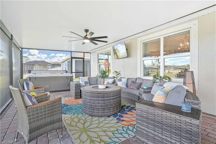 8908  Cascade Price  CIR, North Fort Myers, FL 33917