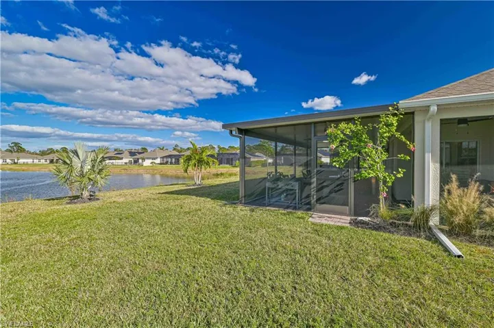 8908  Cascade Price  CIR, North Fort Myers, FL 33917