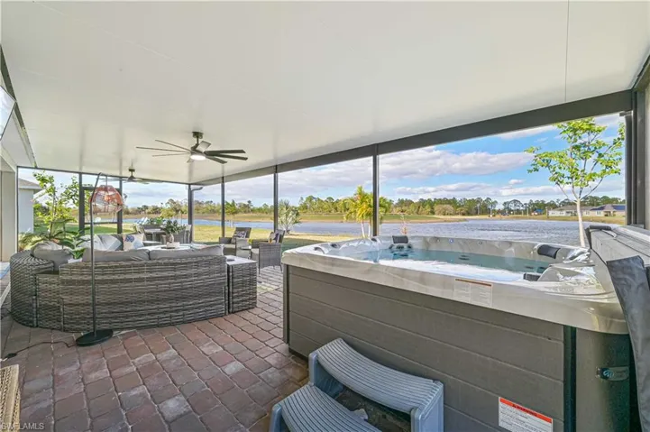 8908  Cascade Price  CIR, North Fort Myers, FL 33917