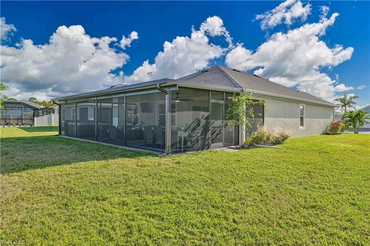 8908  Cascade Price  CIR, North Fort Myers, FL 33917