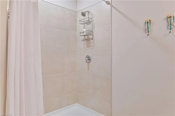 8908  Cascade Price  CIR, North Fort Myers, FL 33917