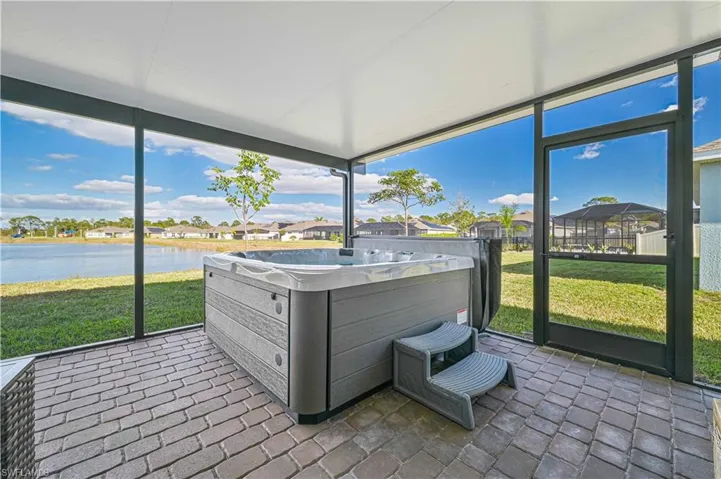 8908  Cascade Price  CIR, North Fort Myers, FL 33917