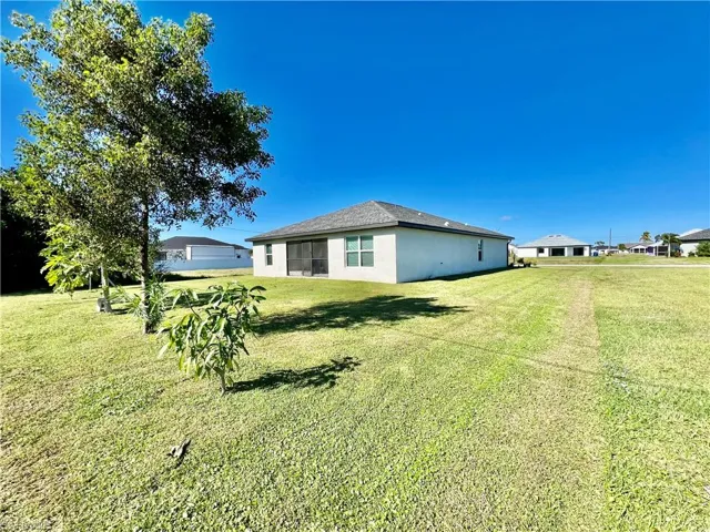 924 Ne 10th Ln, Cape Coral Fl 33909