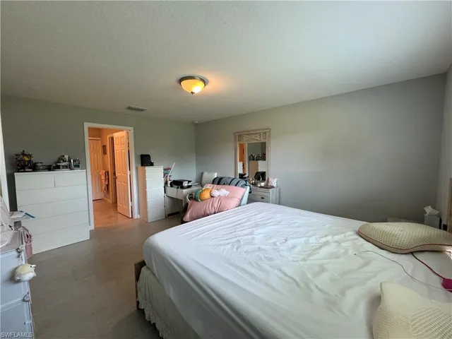924 Ne 10th Ln, Cape Coral Fl 33909