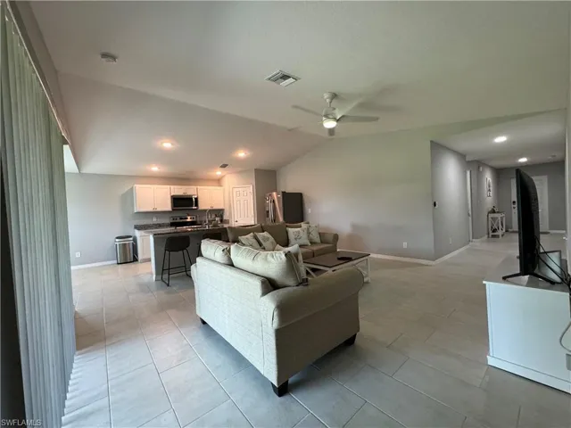 924 Ne 10th Ln, Cape Coral Fl 33909