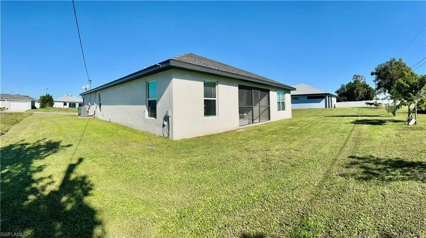 924 Ne 10th Ln, Cape Coral Fl 33909