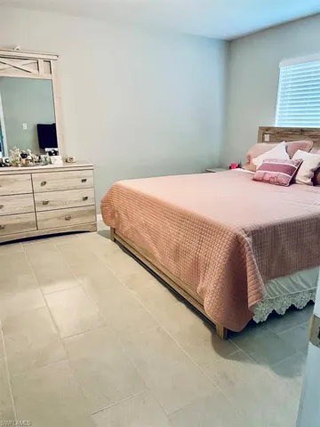 924 Ne 10th Ln, Cape Coral Fl 33909