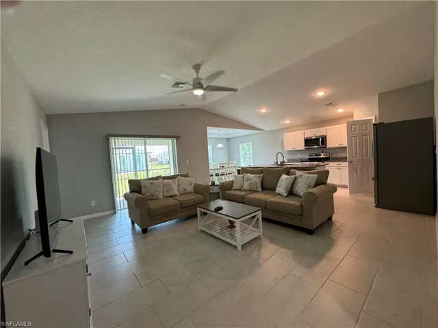 924 Ne 10th Ln, Cape Coral Fl 33909