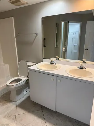 15415 Cedarwood Ln 3, Naples, Florida 34110