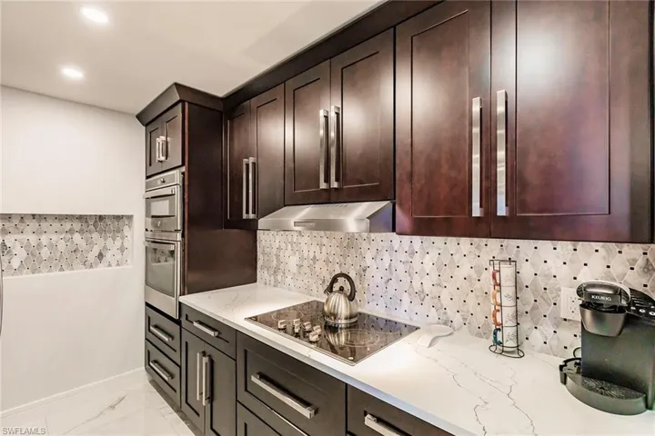 4001  Gulf Shore N BLVD, Naples, FL 34103