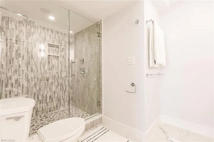 4001  Gulf Shore N BLVD, Naples, FL 34103