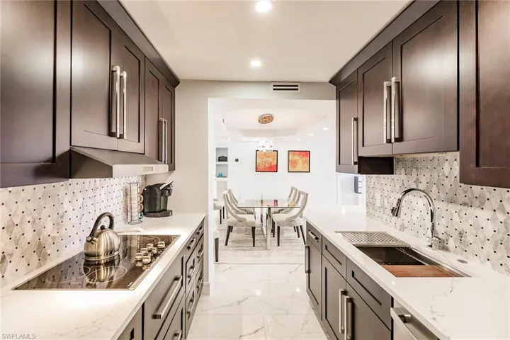 4001  Gulf Shore N BLVD, Naples, FL 34103