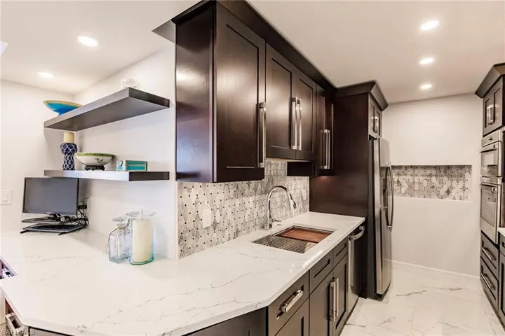 4001  Gulf Shore N BLVD, Naples, FL 34103