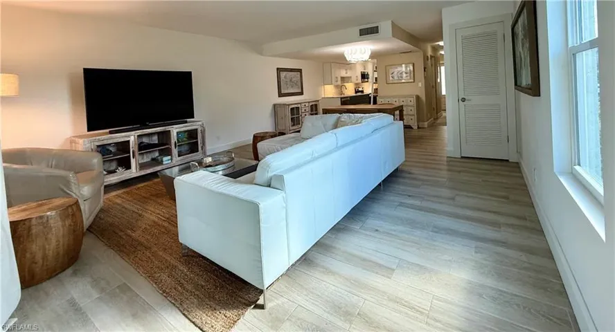 End unit provides a bright and open setting