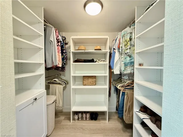 Walk in closet professional built-ins