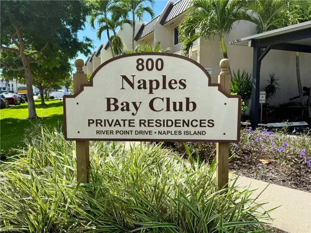 Naples Bay Club a low density community on Naples Bay