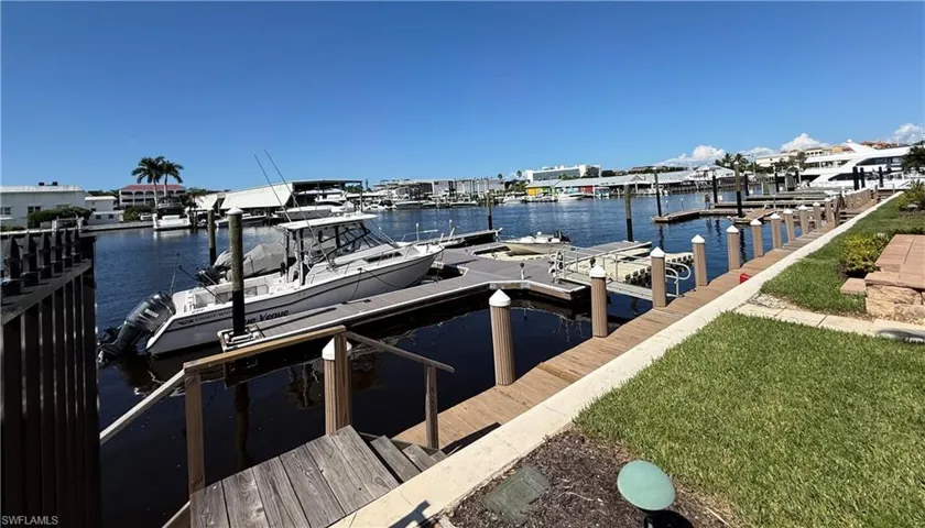 Boat dock for owners at no additional cost