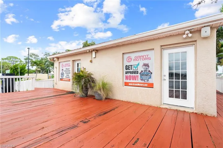 2744  Fowler  ST, Fort Myers, FL 33901