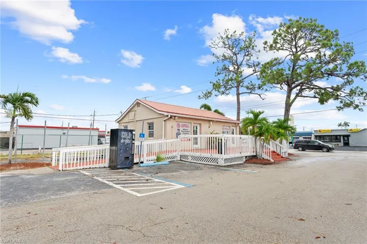 2744  Fowler  ST, Fort Myers, FL 33901