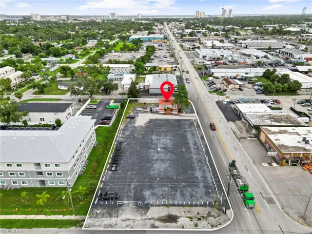 2744  Fowler  ST, Fort Myers, FL 33901