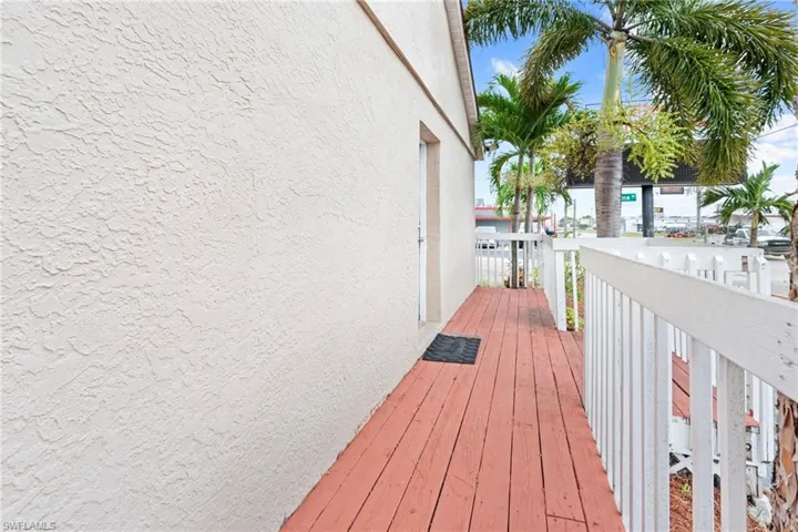 2744  Fowler  ST, Fort Myers, FL 33901