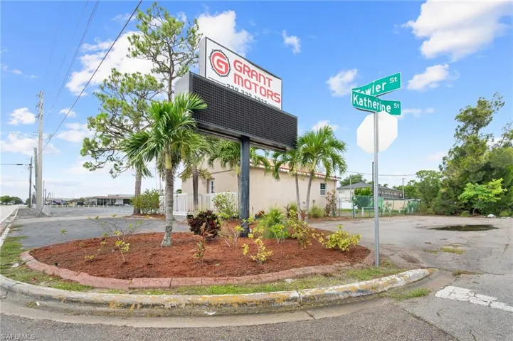 2744  Fowler  ST, Fort Myers, FL 33901