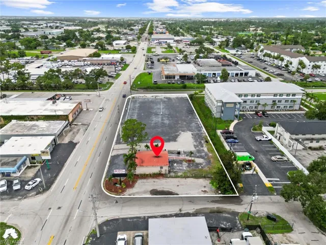 2744  Fowler  ST, Fort Myers, FL 33901
