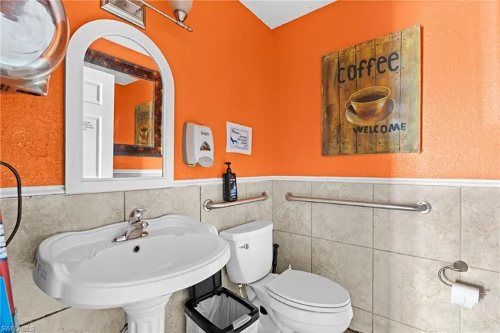 2744  Fowler  ST, Fort Myers, FL 33901