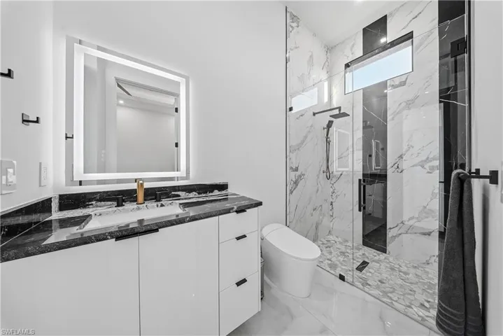 Full bath that lead to the pool