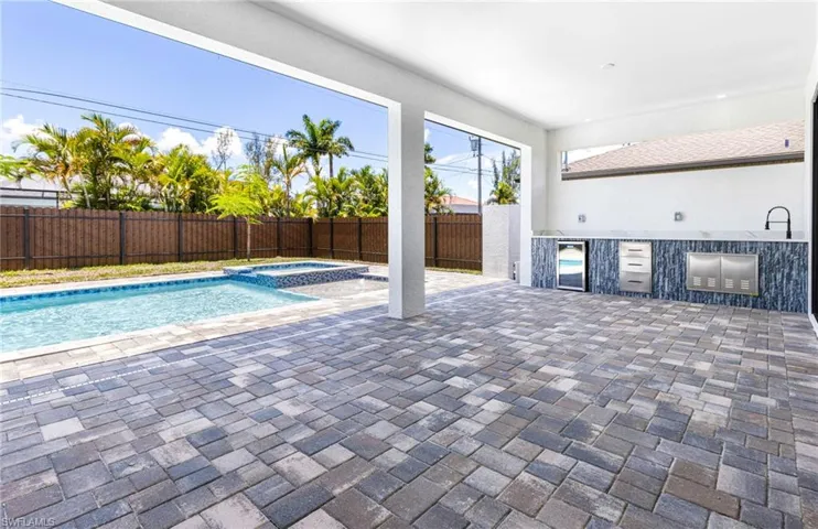 Under truss lanai with your summer kitchen and grill area. This is what living is about in Florida, Your backyard!