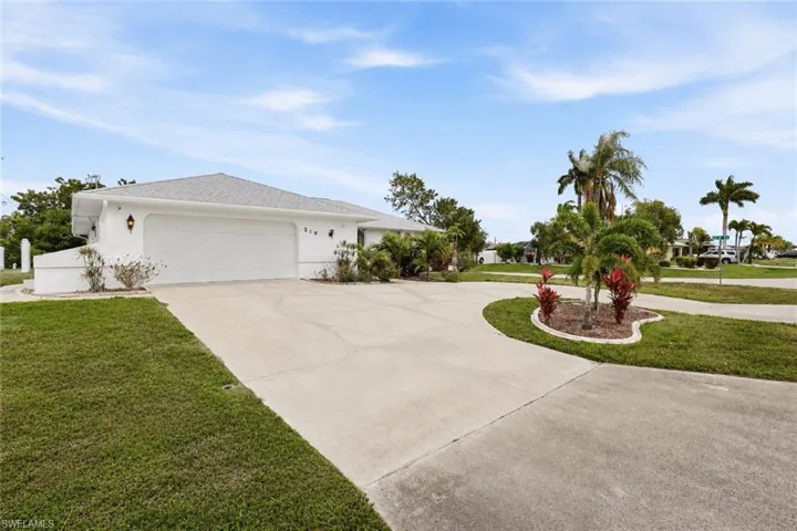 219 16th Ter, Cape Coral, Florida 33990