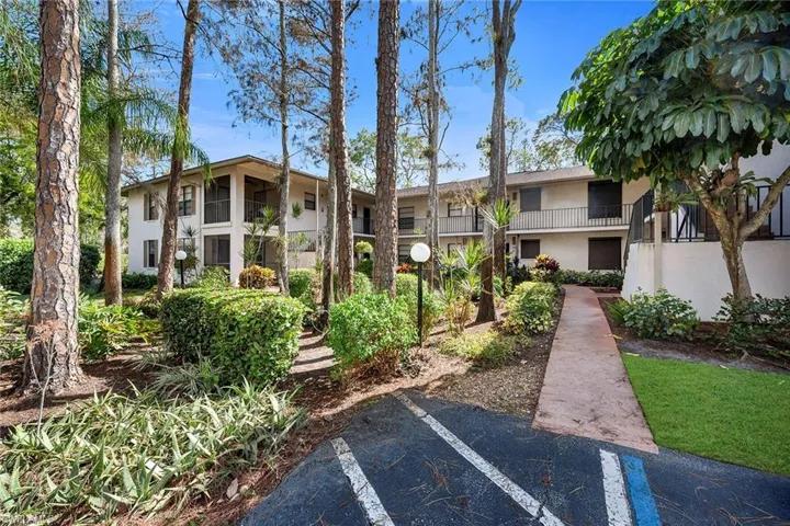 1701  Courtyard  WAY, Naples, FL 34112