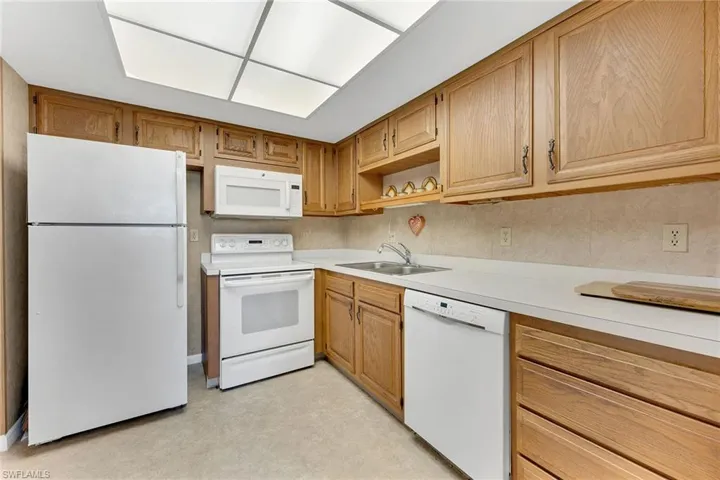 1701  Courtyard  WAY, Naples, FL 34112