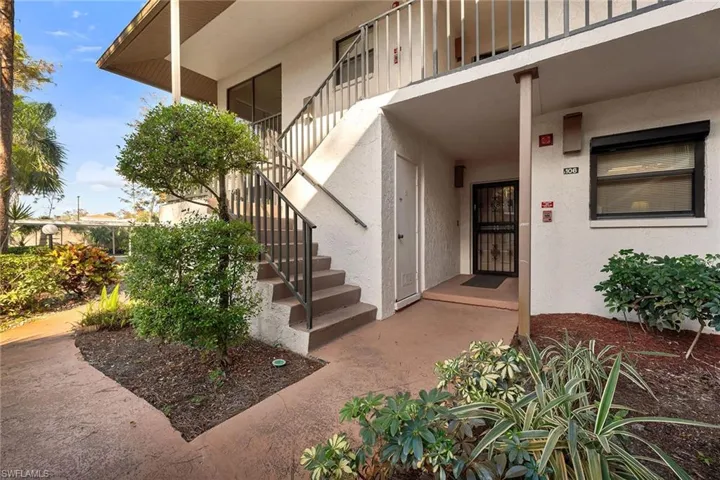 1701  Courtyard  WAY, Naples, FL 34112