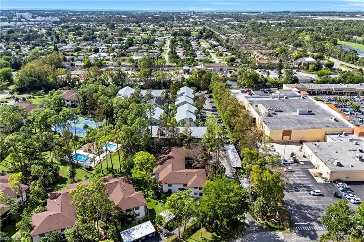 1701  Courtyard  WAY, Naples, FL 34112