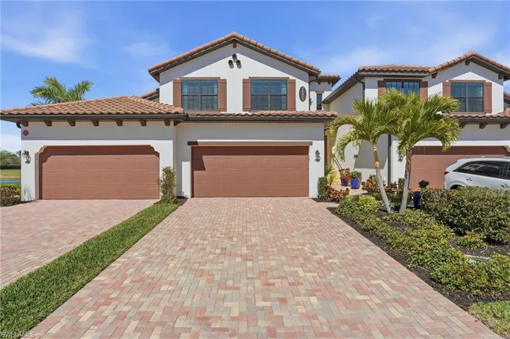 2 car garage, 2nd floor carriage home