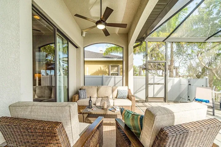 Sunroom with ceiling fan