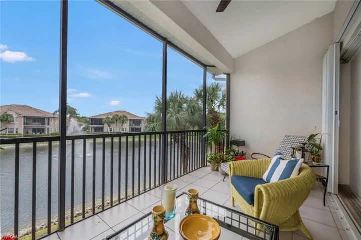 Screened in Lanai with lake and fountain views