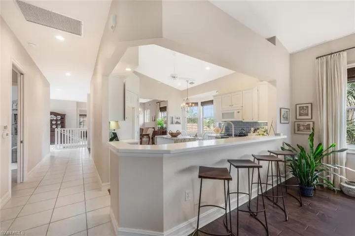Kitchen with Breakfast bar Seating