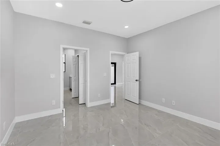 2807  74th W ST, Lehigh Acres, FL 33971