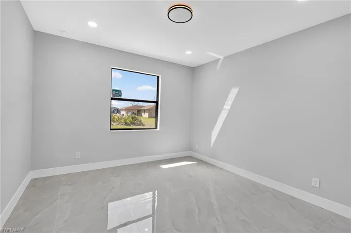 2807  74th W ST, Lehigh Acres, FL 33971