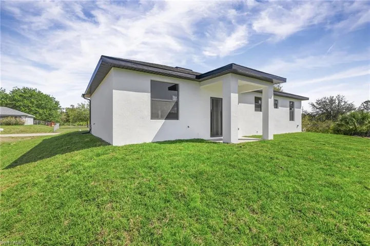 2807  74th W ST, Lehigh Acres, FL 33971