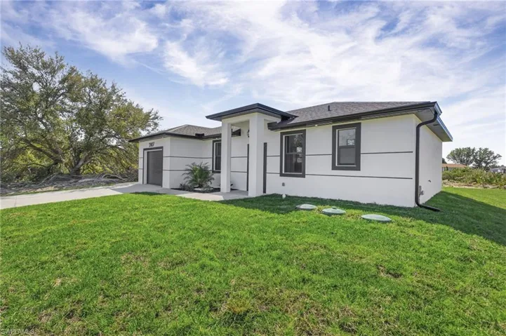 2807  74th W ST, Lehigh Acres, FL 33971