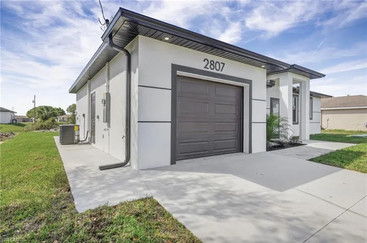 2807  74th W ST, Lehigh Acres, FL 33971