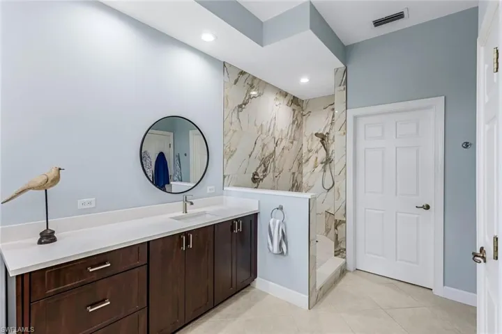Lovely walk-in shower with private water closet!