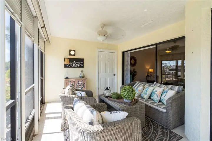 Sunroom / solarium featuring a ceiling fan