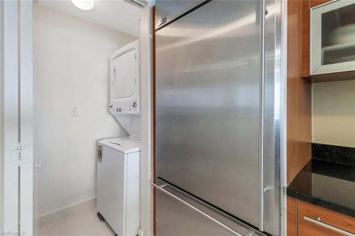 3000 Oasis Grand BLVD # 2003, FORT MYERS FL 33916