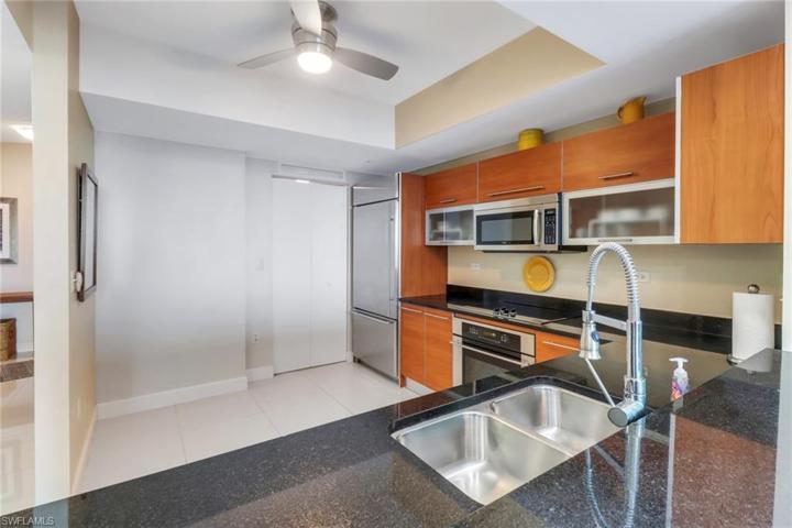 3000 Oasis Grand BLVD # 2003, FORT MYERS FL 33916